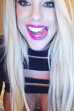 Stripping bombshell Gisele